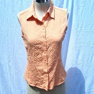 Peach / orange textured sleeveless button-up top, zippered pockets, sz M